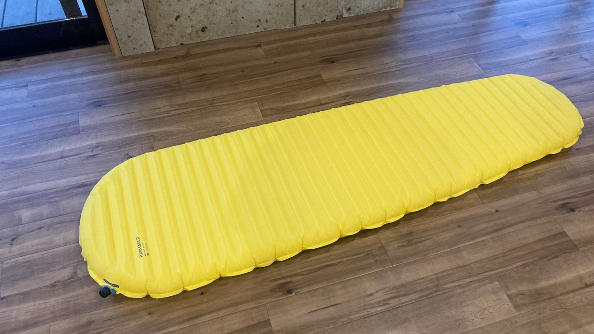 幅52センチTHERMAREST　ネオエアーXライトマットレス