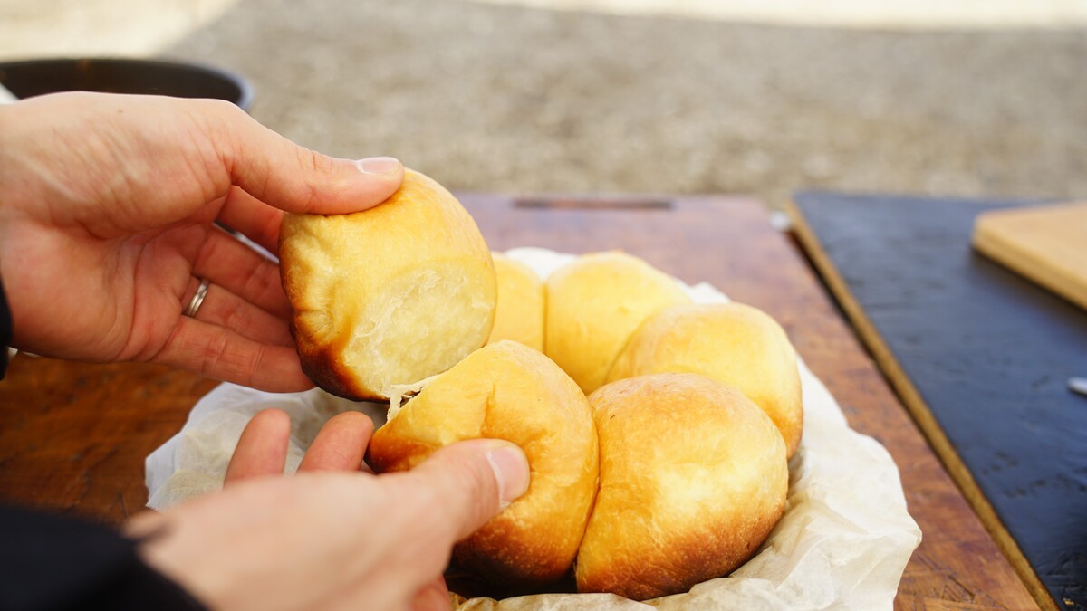 焼きたてパン。