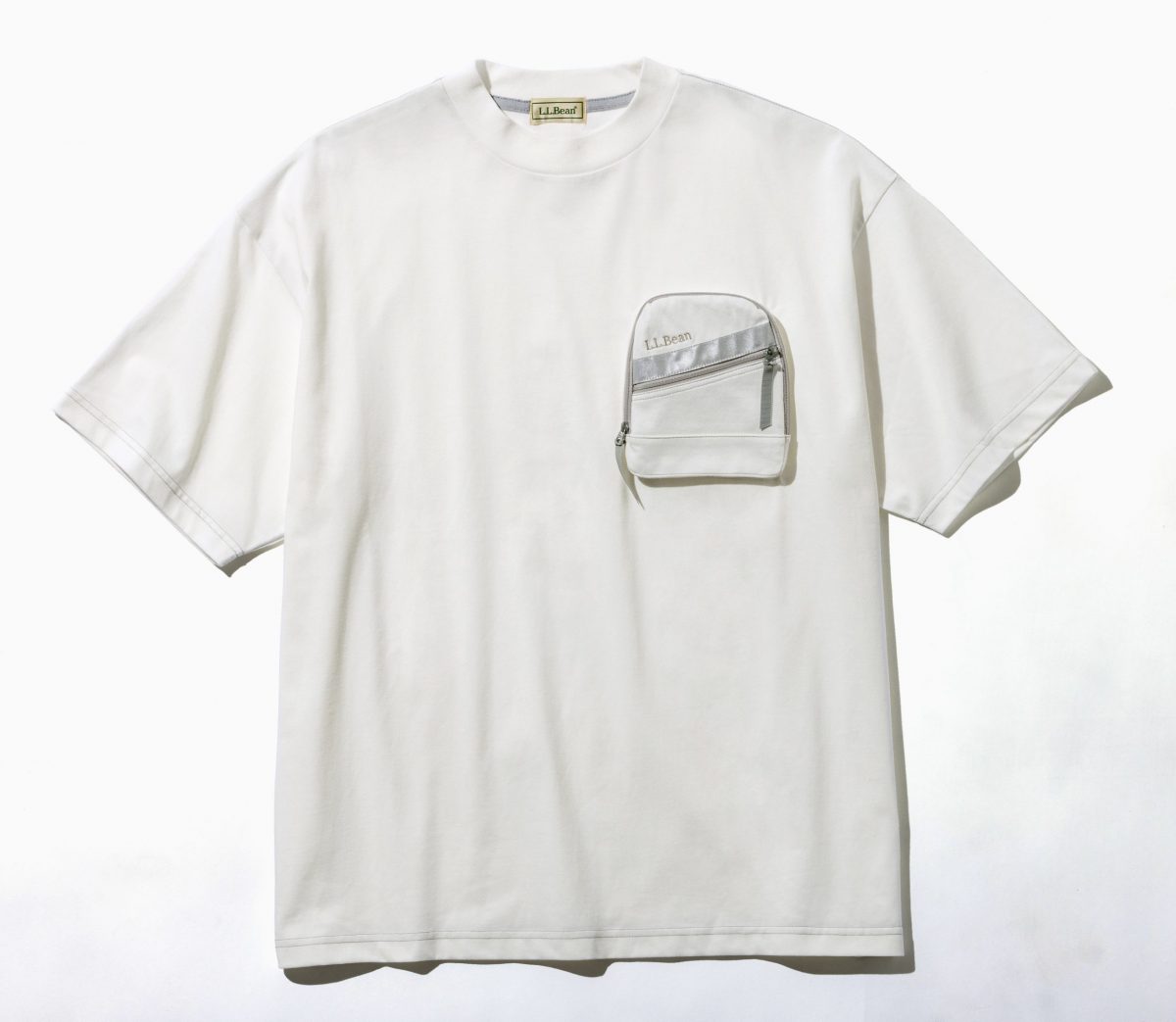 ¥8,140　カラーはOff White、Dark Navy、Tealの3色展開（写真はOff White）