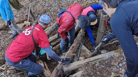 目標は30段の木柵階段設置！トレイルの守りびとたちが奥多摩の国立公園内で初挑戦した整備活動に密着