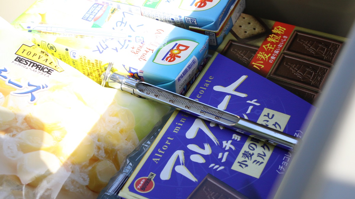 クーラーボックスのなかに入れた温度計