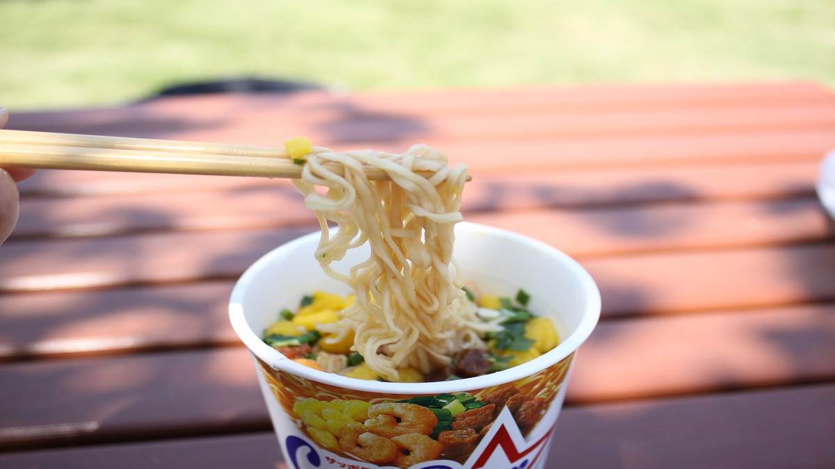 出来上がったカップ麺