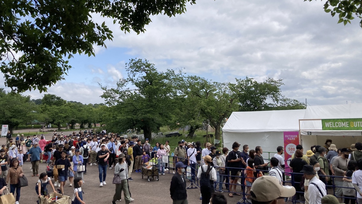 アウトドアパークのイベント会場の様子