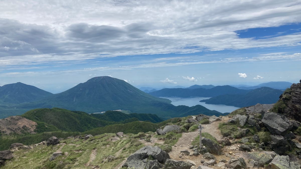 白根山山頂から見る奥日光