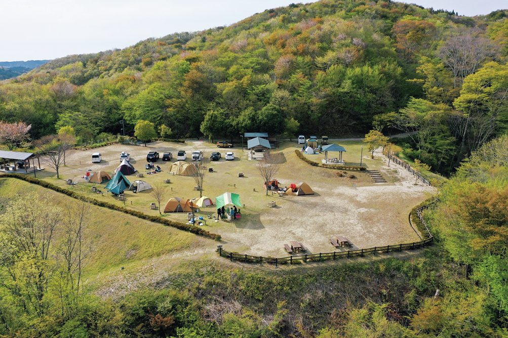 山に囲まれたキャンプ場