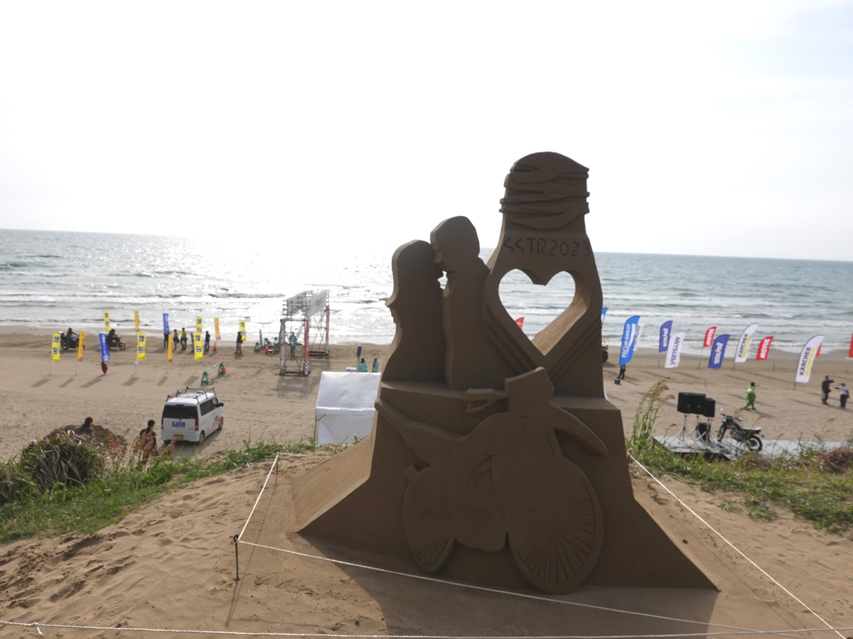 千里浜の砂像