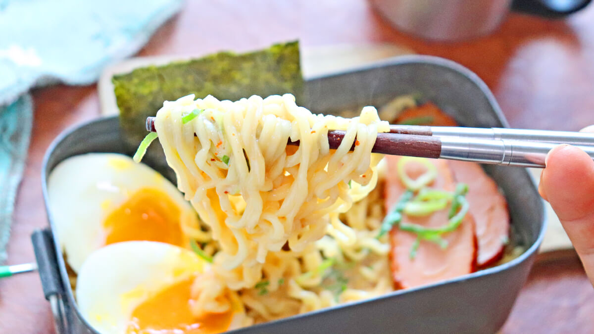 とんこつ風みそラーメン