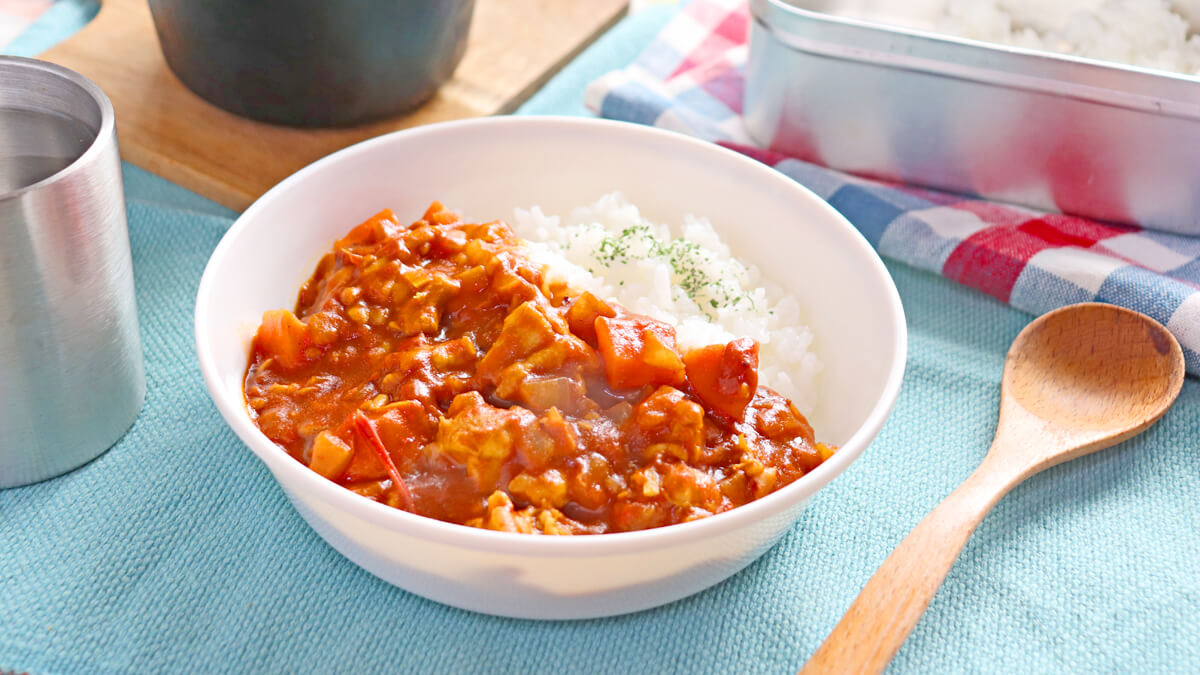 ダイソーのダッチオーブンで作る無水カレー