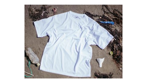 ヘリーハンセンが環境保全に向き合うTシャツを数量限定発売！海で回収したペットボトルが原料