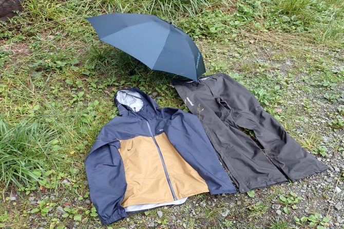 レインウェアと傘