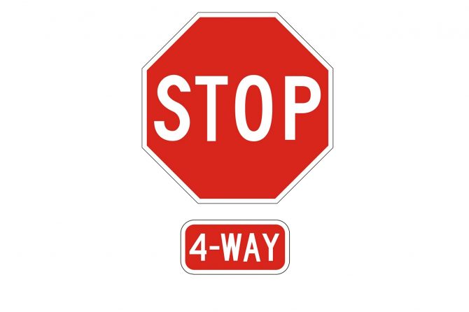 アメリカによくある交差点「4-way stop」。その精神だけでも日本に導入できないだろうか？