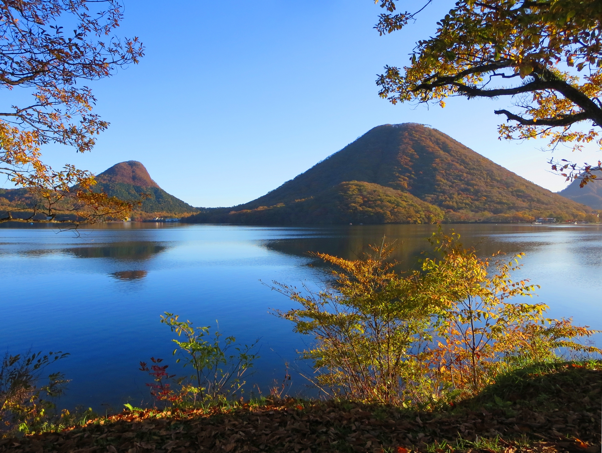 榛名山と湖