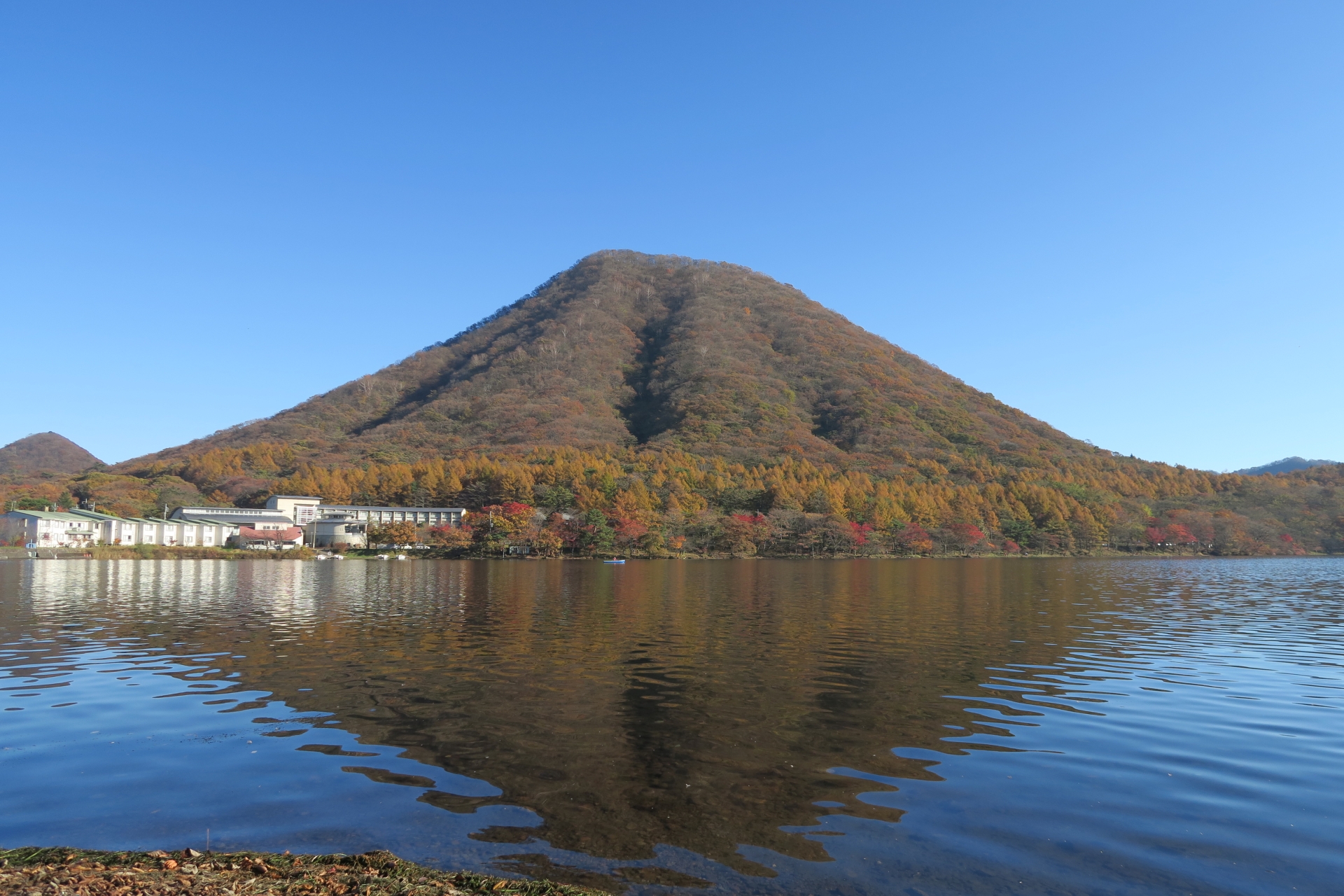 榛名山と湖