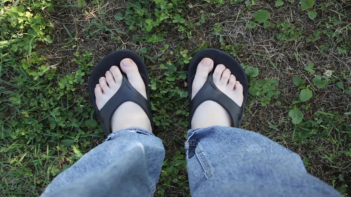 品切れ続出!話題沸騰中のリカバリーサンダル「OOFOS」の実力を本音