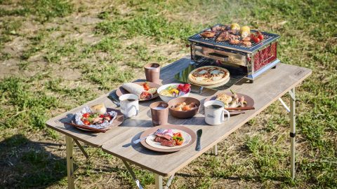 コールマンの２階建てグリルならBBQとピザが同時に作れるってさ！