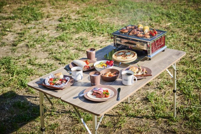 コールマンの２階建てグリルならBBQとピザが同時に作れるってさ！
