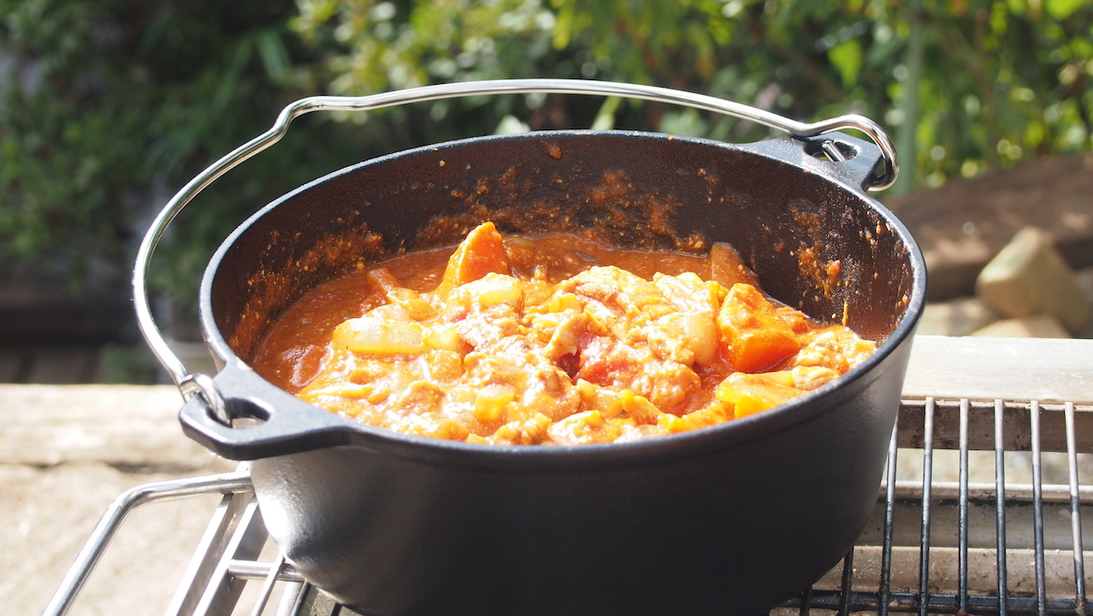 ニトリのダッチオーブンで作る無水カレー