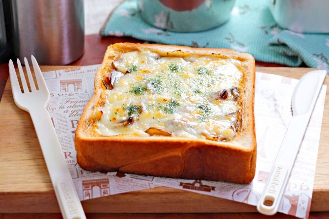 食パンで作るきのこのキッシュトースト