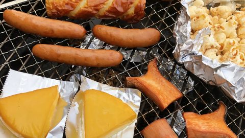 【アウトドアの達人が教える】燻製のやり方｜初心者におすすめの食材や基礎知識のまとめ