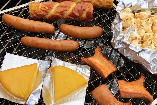 【アウトドアの達人が教える】燻製のやり方｜初心者におすすめの食材や基礎知識のまとめ