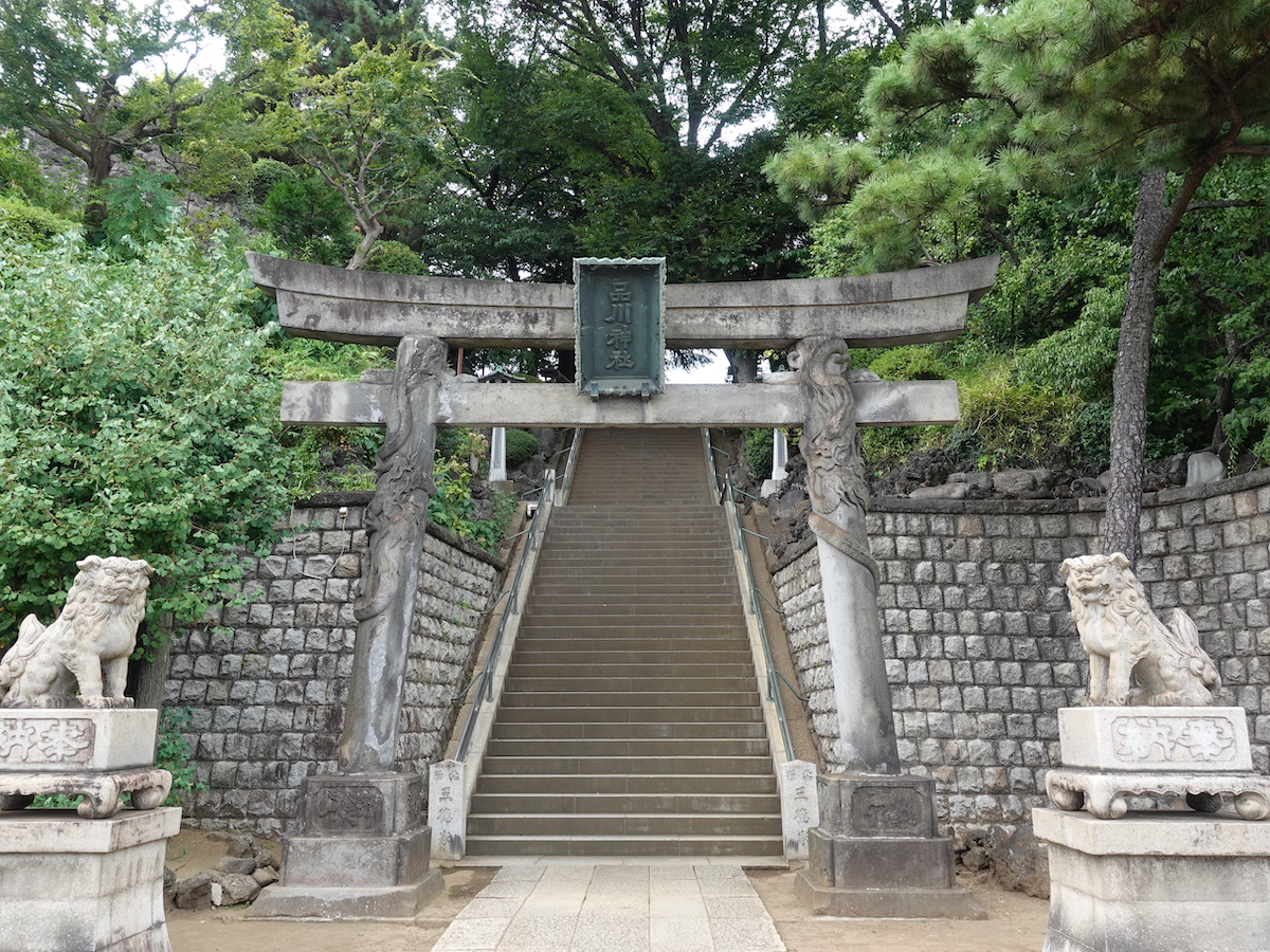 出迎えてくれた品川神社の立派な鳥居。