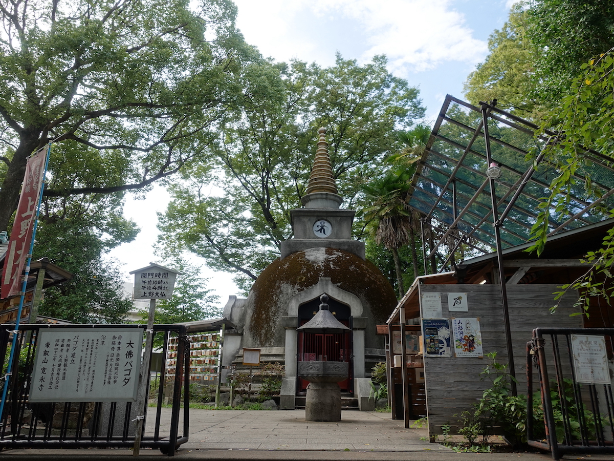 上野大仏のパゴダ様式の祈願塔。