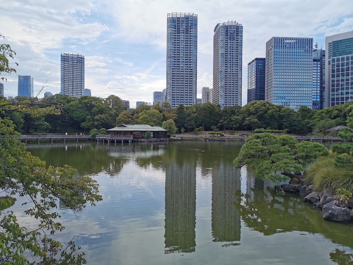 絵になる都心の庭園。