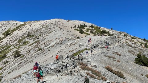 標高約3,067m！ロサンゼルス周辺の最高峰で過酷な「登山競走」に挑戦してみた