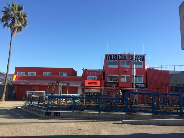 アメリカの「マッスルビーチ」とは？あの“レジェンド”も筋トレしていた筋肉の聖地だった