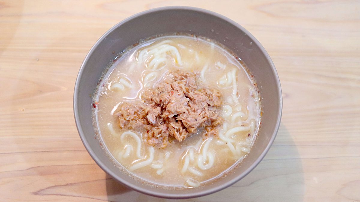 シーチキン肉味噌を乗せる