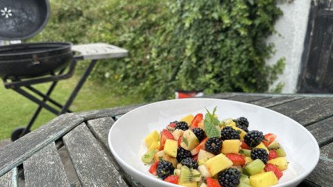 BBQのデザートにピッタリ！イギリス人直伝「ミントとリキュールのフルーツサラダ」