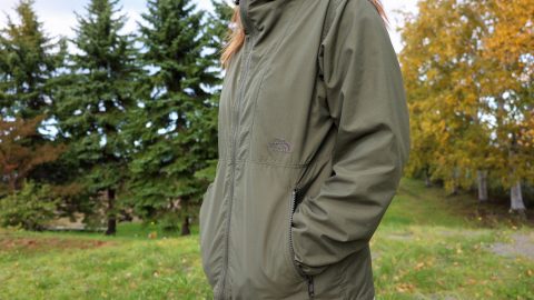 ザ・ノース・フェイスの「コンパクトジャケット」は急な雨でも超安心！しかも、この値段に驚くよ！