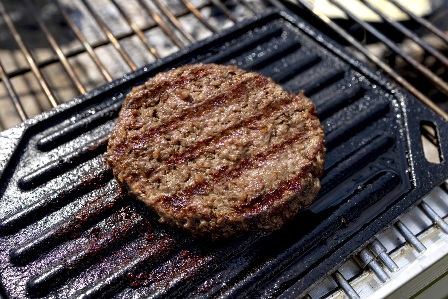 ハンバーグを焼く