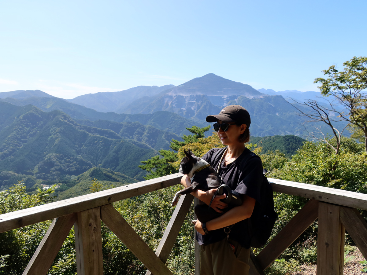 日向山山頂にて