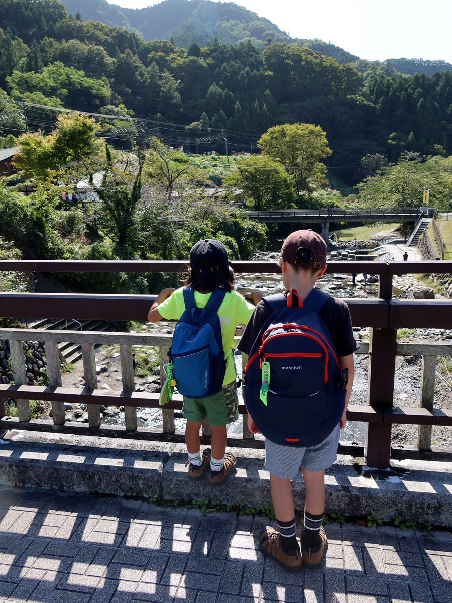 道の駅の脇を流れる横瀬川