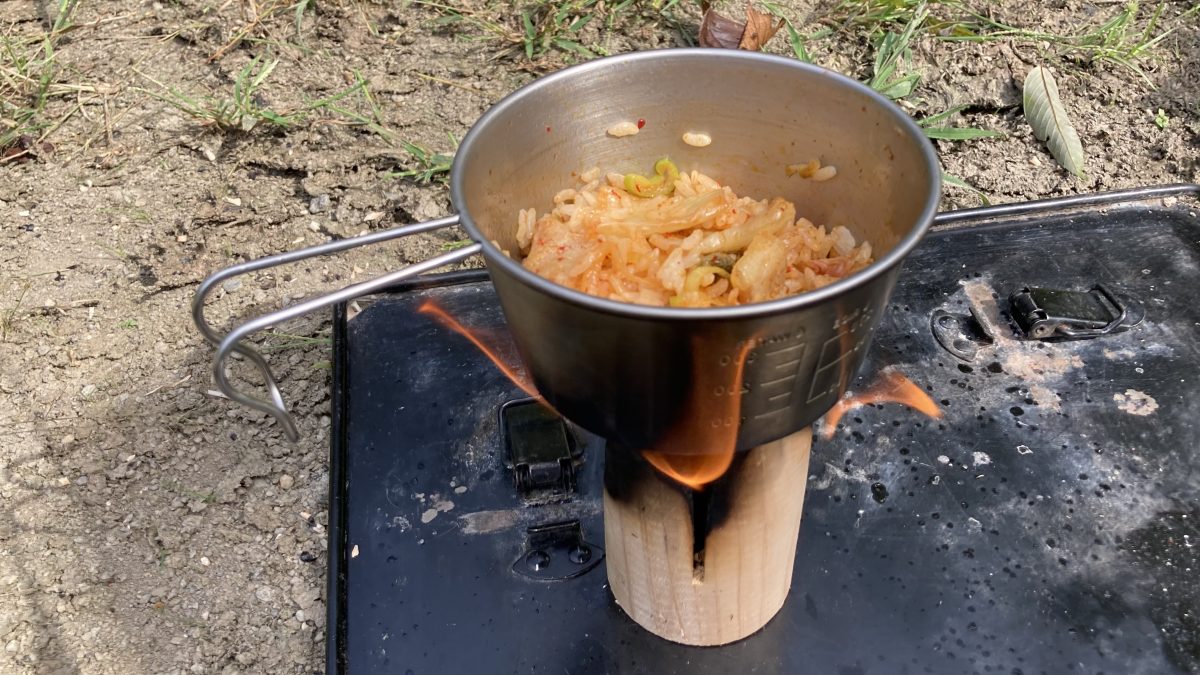 豚キムチを作っている様子