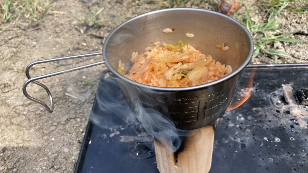 豚キムチを作っている様子