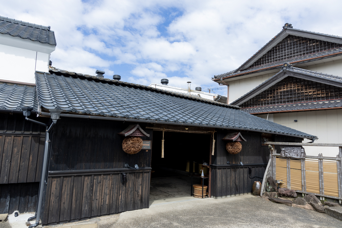 趣のある森酒造の入り口