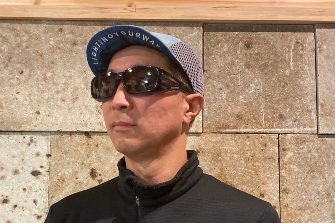 Over Glass をかけた筆者