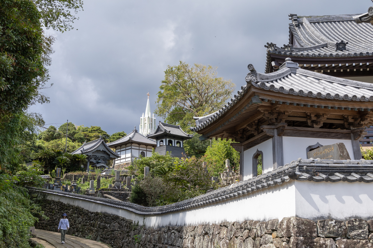 寺院と教会の見える風景