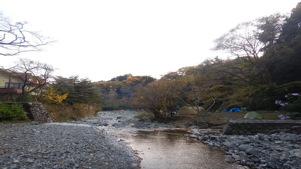 川が流れるキャンプ場