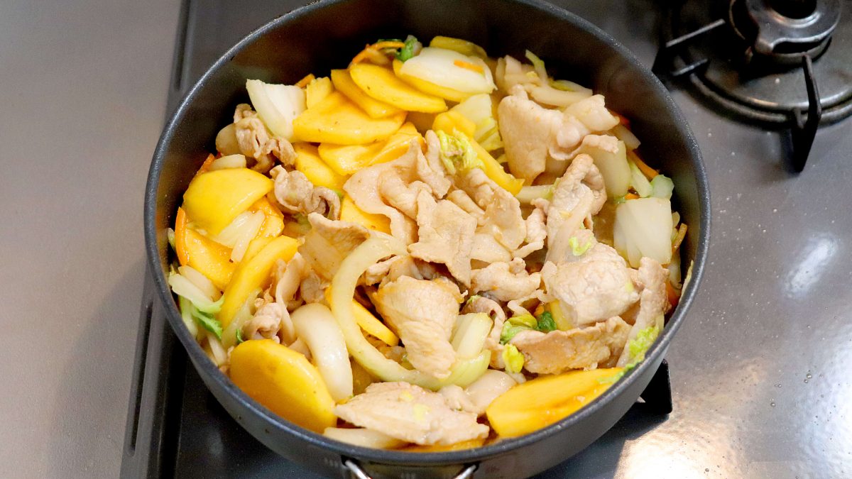 塩コショウで味を調える