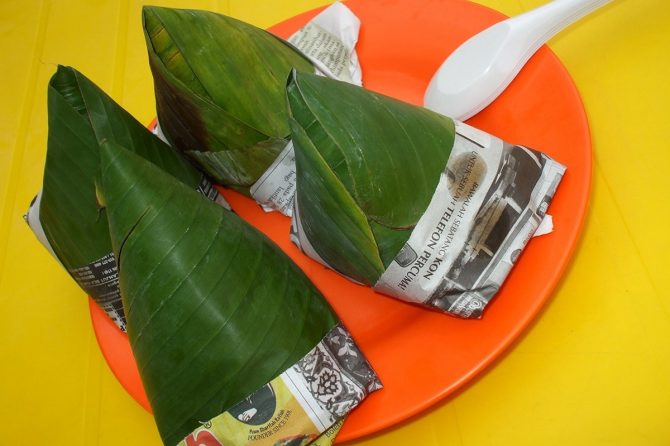 バナナの皮に包まれたおにぎりのような物の正体は!?