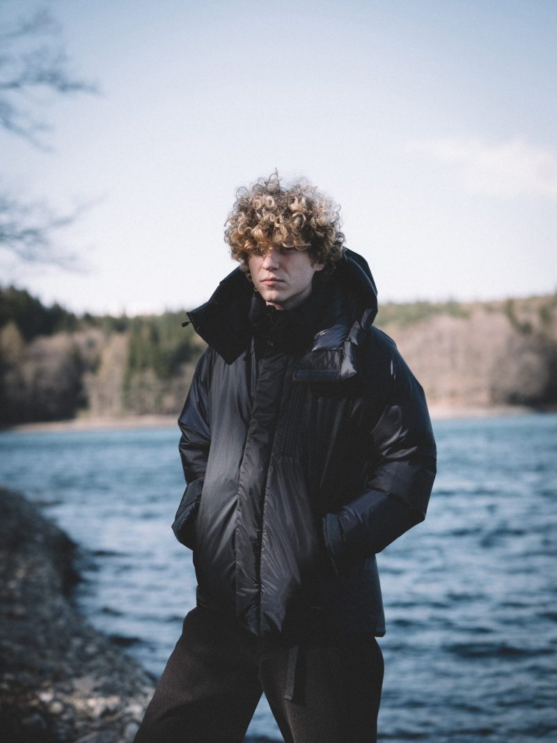 「AURORA LIGHT UTILITY DOWN JACKET」