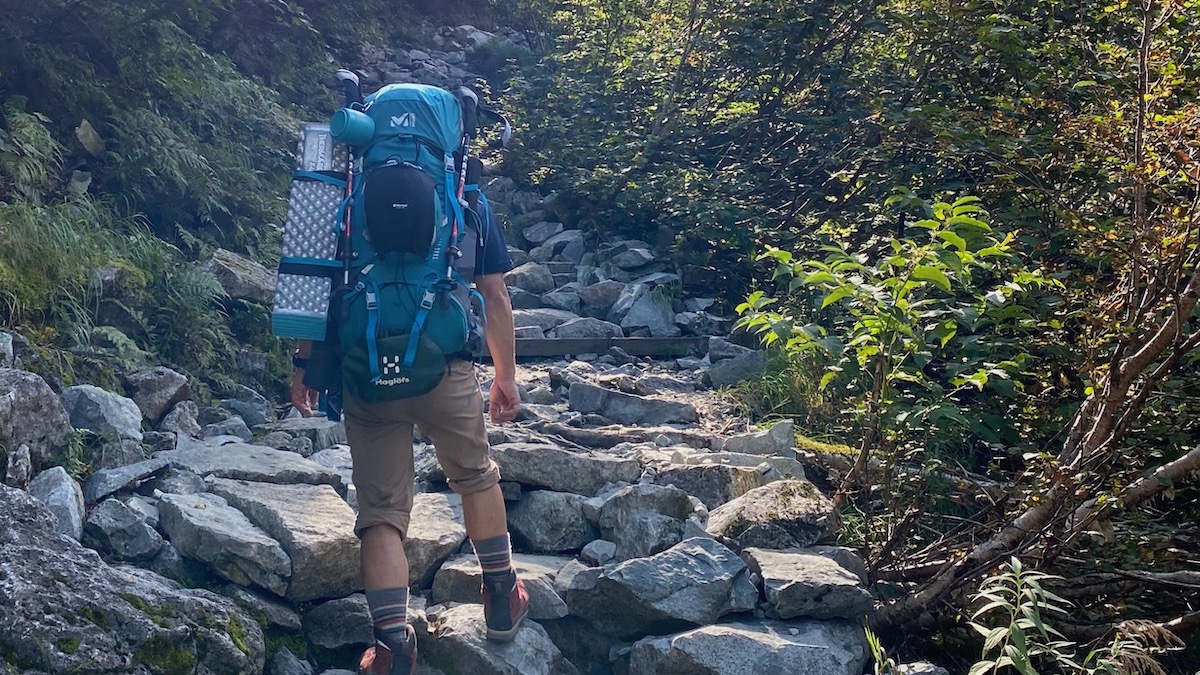 Zライトソルをバックパックにつけて登山