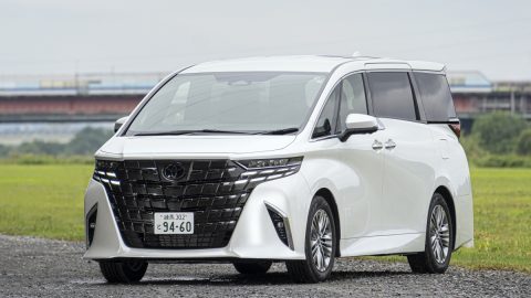 トヨタの新型アルファード詳細レビュー！車中泊もファーストクラス気分だぞ