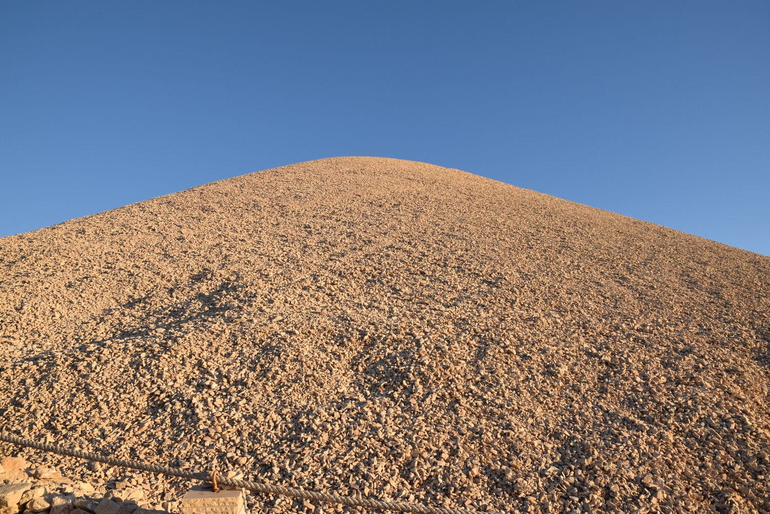 トルコ　ネムルト山