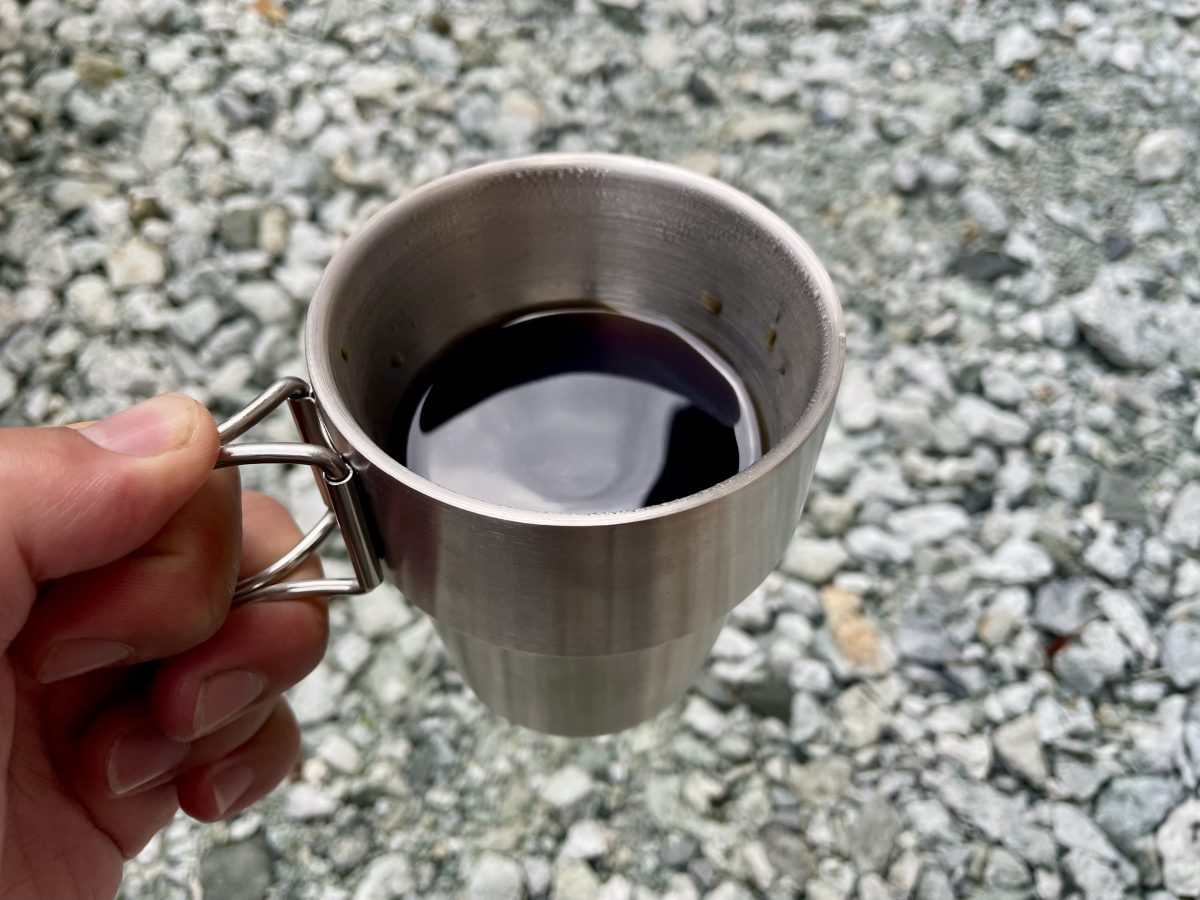 折り畳みコーヒードリッパー（収納ポーチ付）を使って抽出したコーヒー