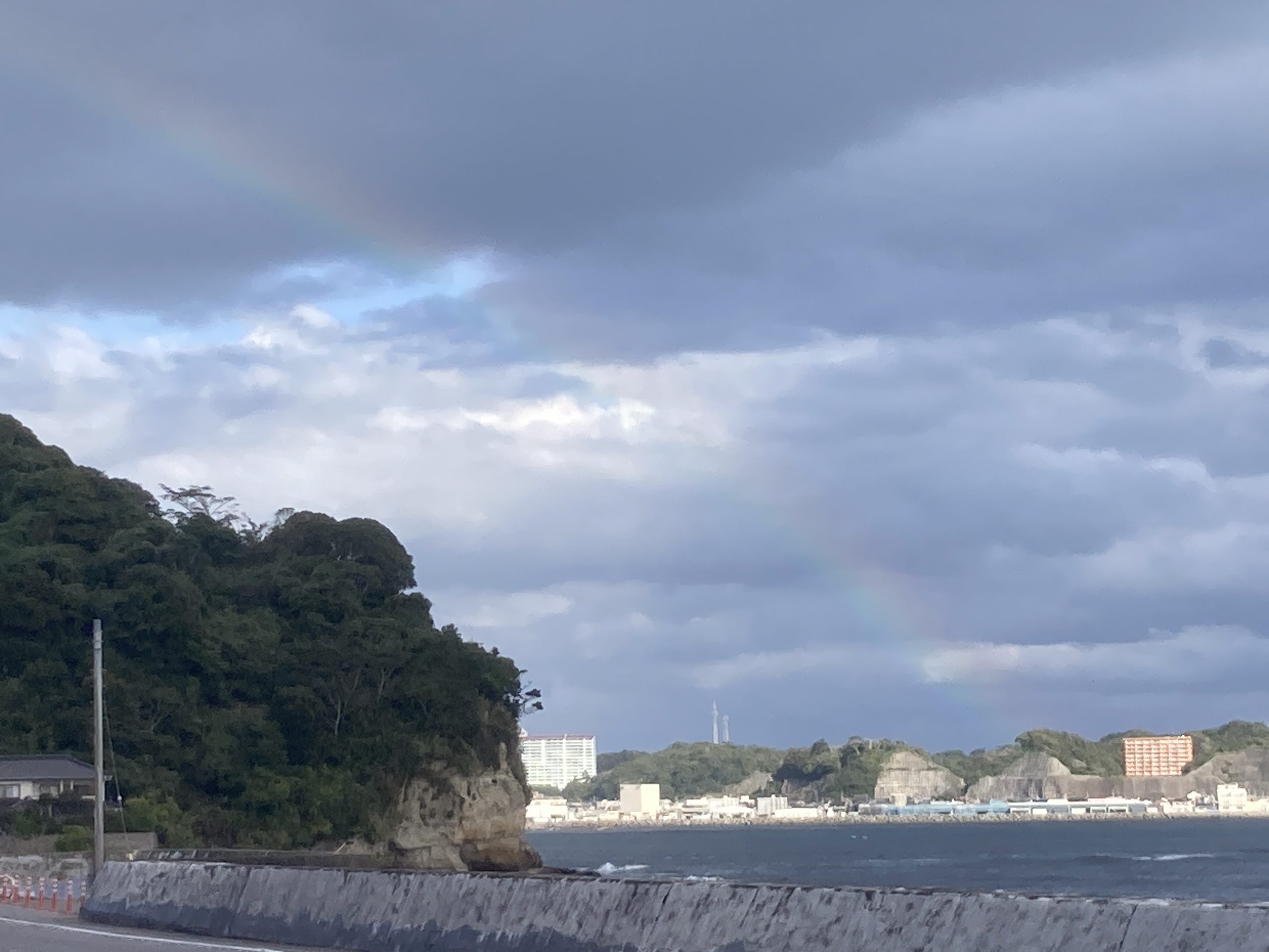 堤防から見た虹