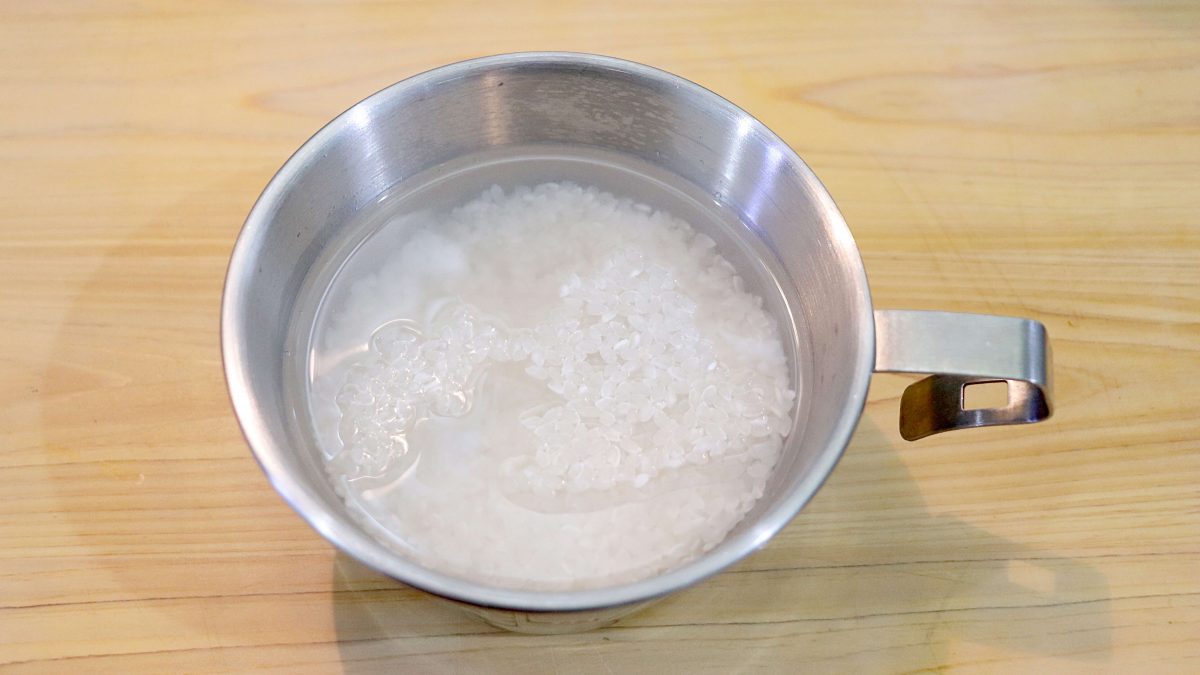 無洗米を吸水させる